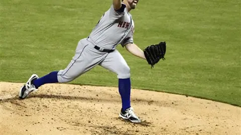 Dickey es superado por Filis en derrota de Mets