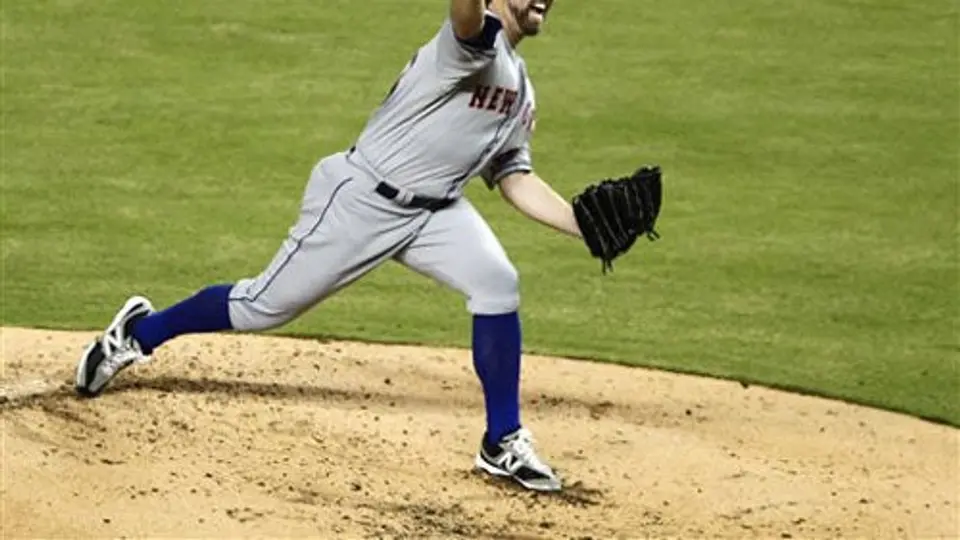 Dickey es superado por Filis en derrota de Mets