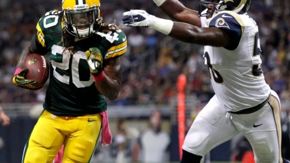 Rodgers lidera victoria de Green Bay sobre San Luis