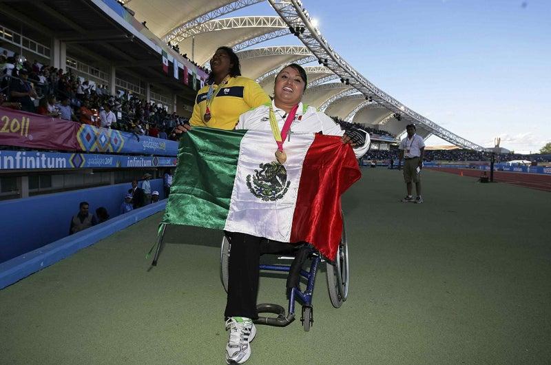 La mexicana mostró con orgulla la bandera tricolor. FOTO: MEXSPORT