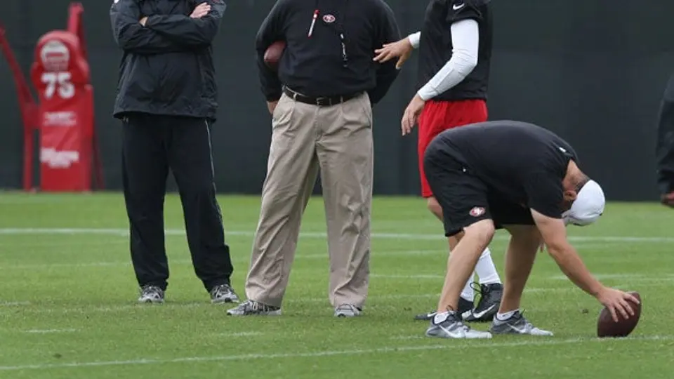 Harbaugh espera que Smith esté disponible ante Santos