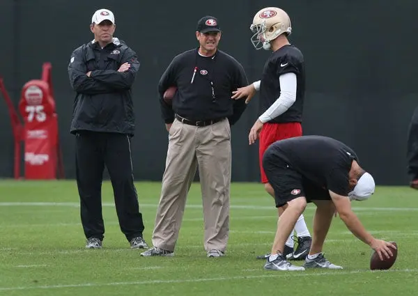 Harbaugh espera que Smith esté disponible ante Santos