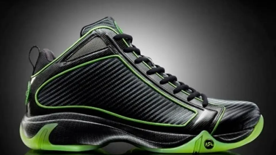 NBA prohibirá usar tenis que aumentan el salto