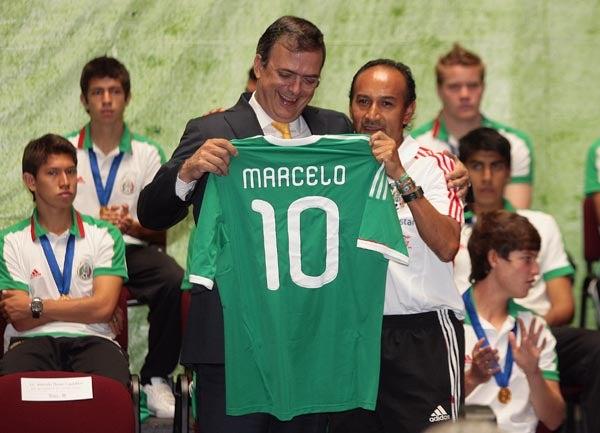 El Jefe de Gobierno del Distrito Federal agradeció al equipo por la entrega mostrada en el Mundial. FOTO: ÓSCAR RAMÍREZ