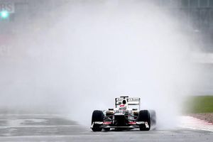 Checo' no se impresiona por mal clima