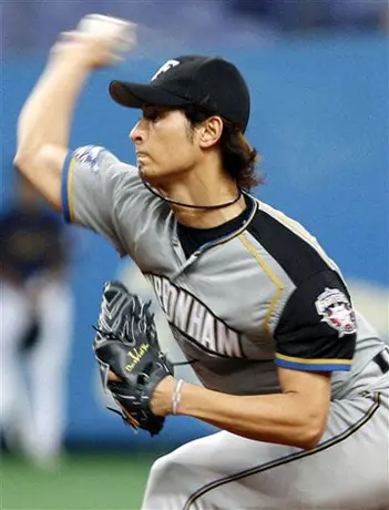Rangers negocian con el lanzador japonés Yu Darvish