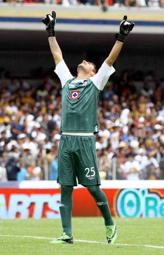 El guardameta celeste festeja el primer tanto (FOTO: MEXSPORT)
