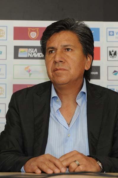 Arias es presentado como el nuevo director técnico de Estudiantes, tras la salida de Chelís. FOTO: EVA BECERRA