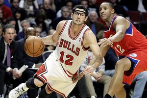 Chicago se impone de manera apretada a Filadelfia