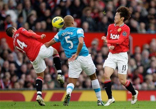 Chicharito tuvo un partido complicado. FOTO: AP