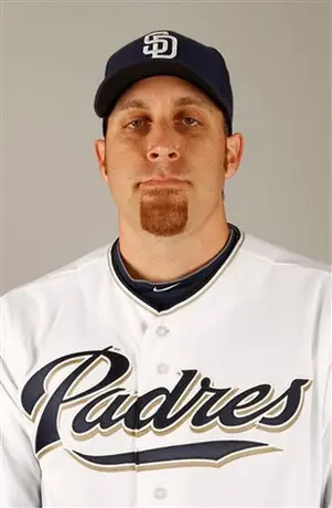 Harang firma con los Dodgers