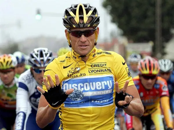 Oakley abandona patrocinio a Lance Armstrong