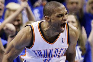 Thunder apabulla a Spurs y se acerca en la serie