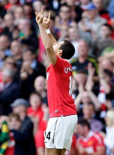 El mexicano celebra con la afición (FOTO: AP)