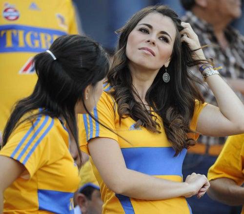 Las guapas del partido entre Tigres y Estudiantes
