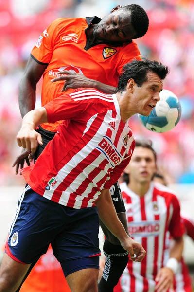 Chivas remontó gracias a la pésima marca del conjunto chiapaneco. FOTO: SAÚL MOLINA