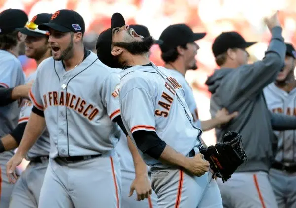 ?Gigantes remonta a Rojos y van a la Serie de Campeonato