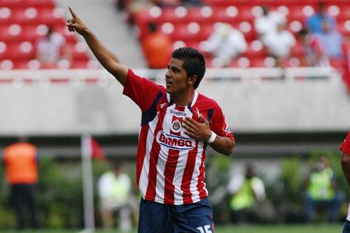 Chivas logra el empate en el Clásico