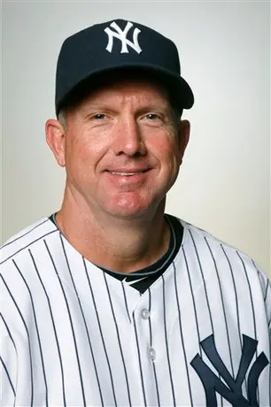Yanquis comienza limpia y despide a coach de pitcheo