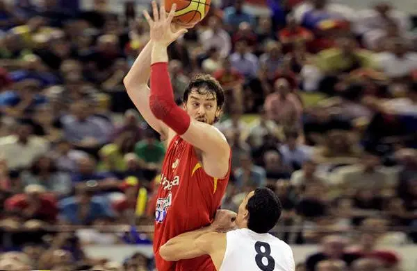 Gasol guía a España a victoria sobre Argentina