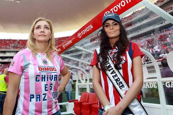 La Misss Universo asiste al Estadio Omnilife a disfrutar del encuentro de Semifinal de Chivas vs Pumas (FOTO: MEXSPORT)