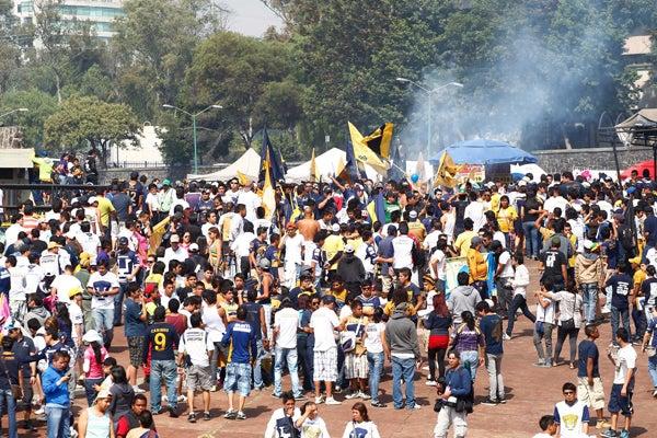 Los seguidores felinos armaron gran bulla antes de entrar al estadio | CIRO GUTIÉRREZ