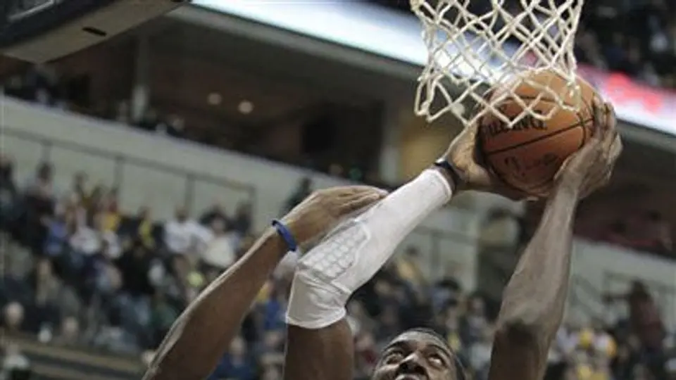 Hibbert guía a Indiana a la victoria 91-79 sobre Detroit