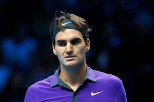 Federer abre su participación en Londres con victoria