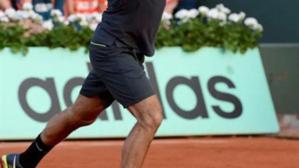 Federer vence a Mahut y avanza a Octavos