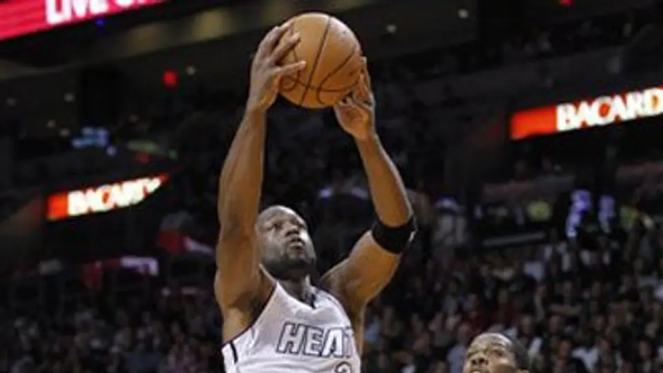 De la mano de Wade, Miami vence a Nets