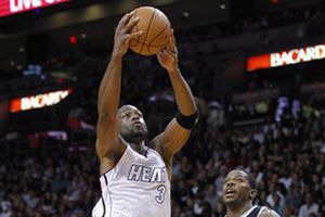 De la mano de Wade, Miami vence a Nets