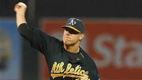 Andrew Bailey firma con Medias Rojas