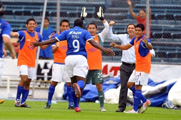 Perea se estrenó como goleador cementero. FOTO: RICARDO FLORES