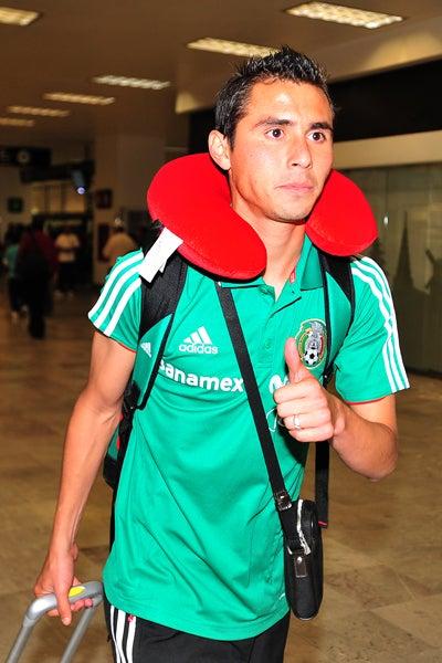 Paul Aguilar prefirió mantenerse cómodo después del vuelo. FOTO: MIGUEL PONTÓN
