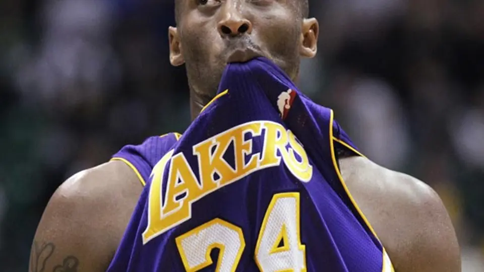 Jazz supera a Lakers que no levanta en la campaña