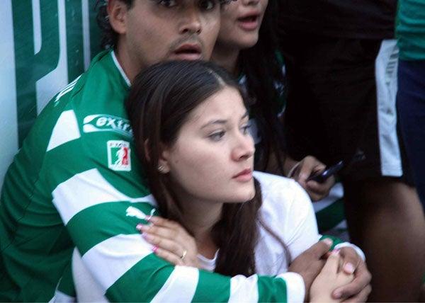 Los asistentes corrieron a esconderse. FOTO: MEXSPORT