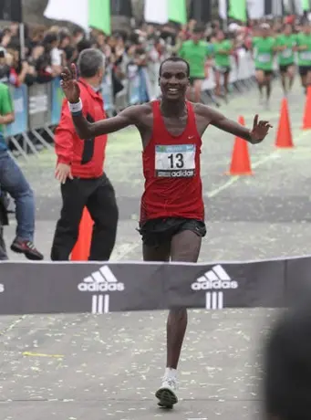Africanos dominan la Maratón de la Ciudad de México