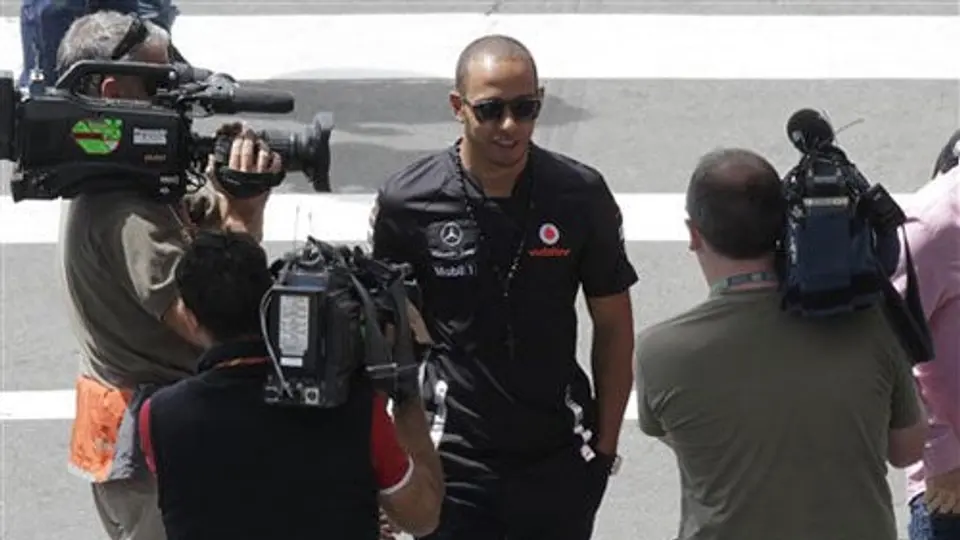 Hamilton espera tener un auto más competitivo en 2012