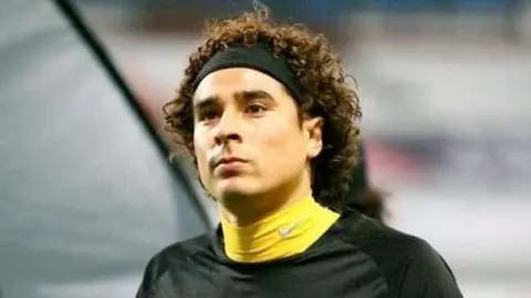 Continúan los elogios para Memo Ochoa en Francia