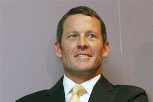 Lance Armstrong trata de bloquear juicio por dopaje