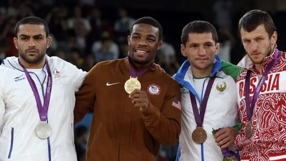 Rusia y Estados Unidos se reparten el oro en lucha