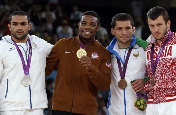 Rusia y Estados Unidos se reparten el oro en lucha