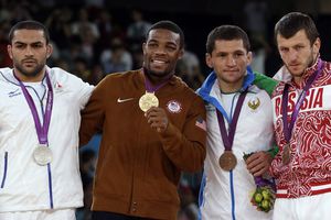 Rusia y Estados Unidos se reparten el oro en lucha