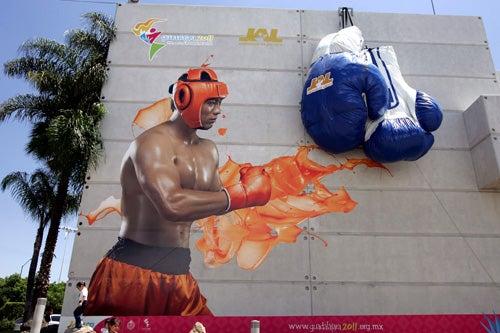 Lo edificios son adornados con motivos deportivos. FOTO: EVA BECERRA