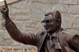 Informe señala que Joe Paterno ocultó abusos de Sandusky