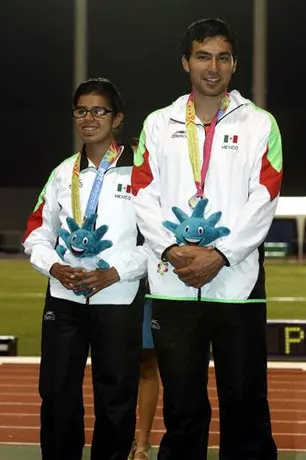 Velasco da otro Bronce a México