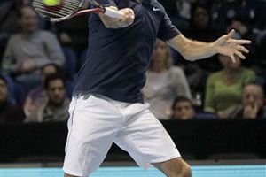 Federer se impone a Tsonga en el inicio de la Copa Masters