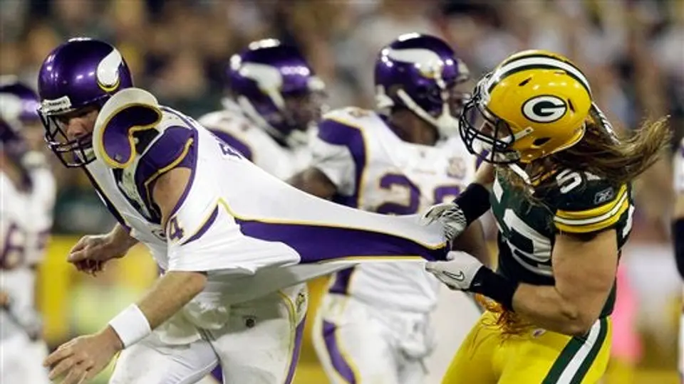 Favre es interceptado tres veces y Vikingos cae 24-28 ante Green Bay