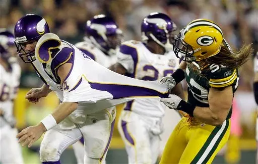 Favre es interceptado tres veces y Vikingos cae 24-28 ante Green Bay