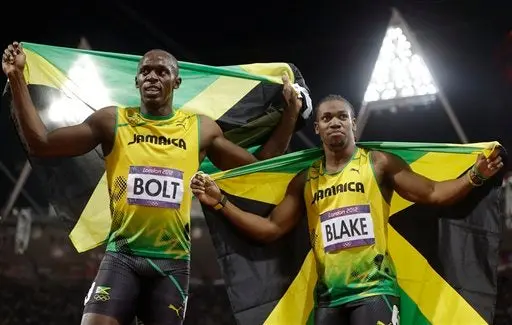 Usain Bolt celebrando con su compatriota Yohan Blake | AP